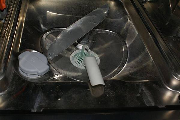 Все про белый налет на посуде после посудомоечной машины