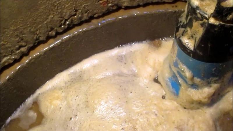 Белый осадок в воде: почему появляется и как избавиться