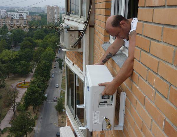 Установка кондиционера на балконе и лоджии: порядок работ