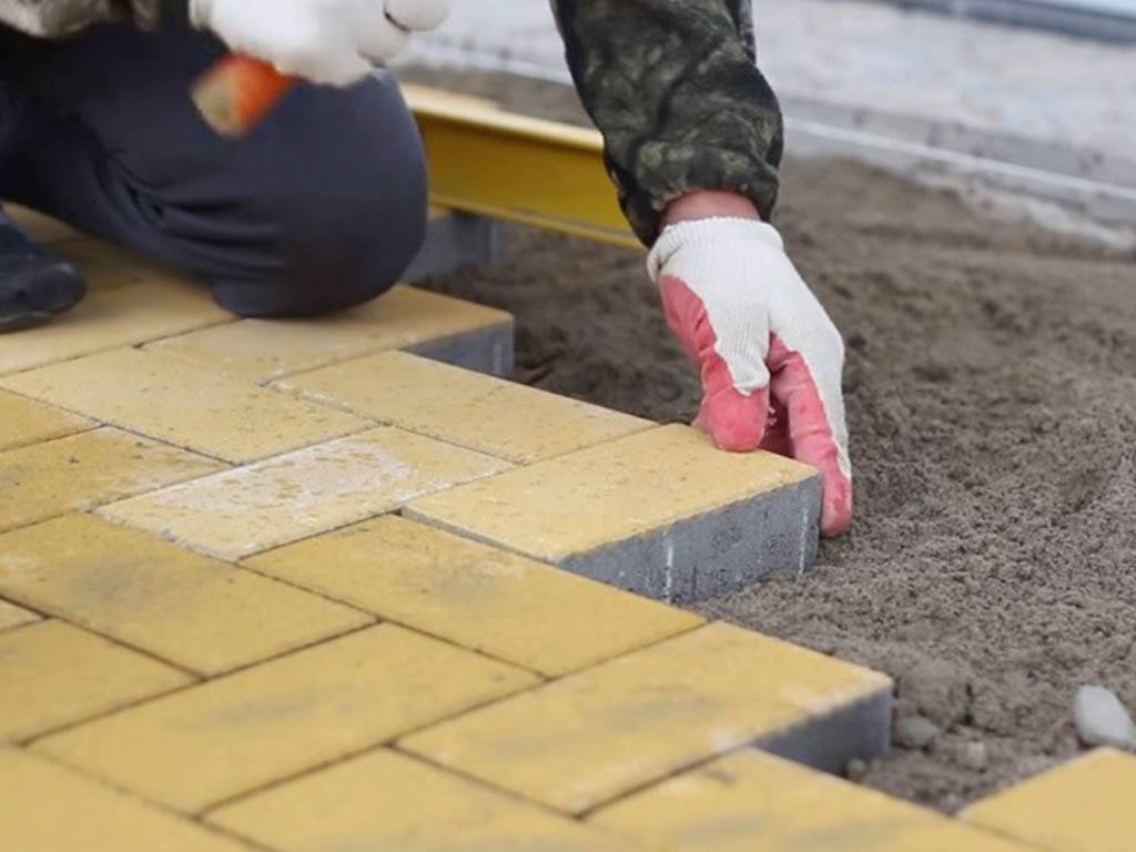 Как правильно положить тротуарную плитку своими руками