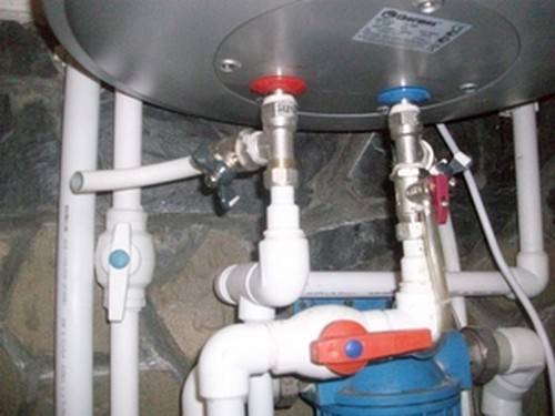 Как слить воду с водонагревателя - проточного, напольного и других видов, зачем это нужно делать